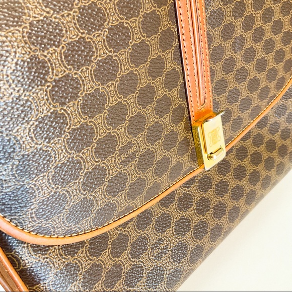 CELINE PARIS - Monogram Leather Crossbody Bag- Vintage Luxury - Authentic - Picture 14 of 16